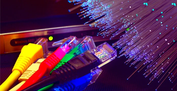 routeur ADSL, prises RJ45 et fibre optique